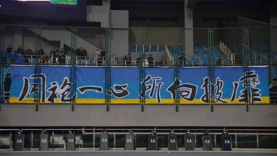 华体会app-勇士回归首秀大放异彩，马龙主场球迷高呼名字